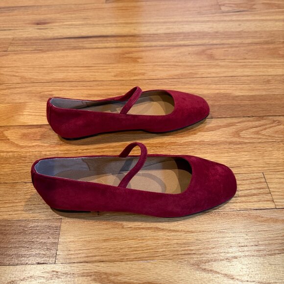 Madewell NWT The Greta Ballet Flat in Ruby Red Suede - Picture 3 of 3